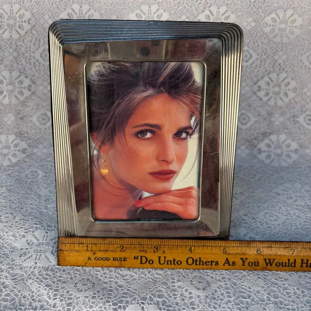 Vintage Silver Tone Ribbed Metal Picture Frame 5x7 Art Deco Style